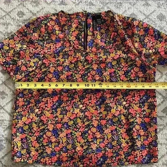 Fun & Flirt Womens Short Sleeve Neon Floral Top Size Large - Picture 6 of 10